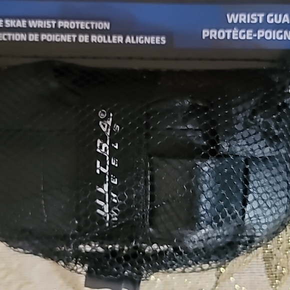 Brand NWT unopened Ultra wheels inline skate wrist Guards Size 12+ up to adult - Picture 5 of 8